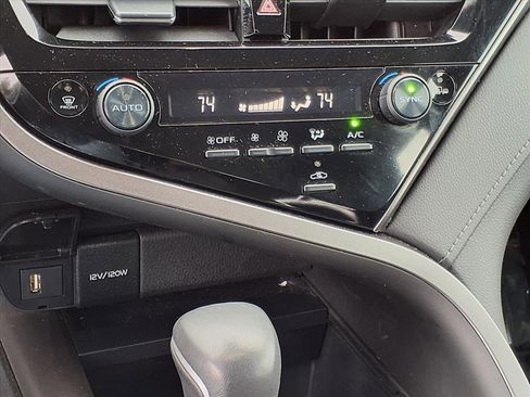 Used 2022 Toyota Camry XLE image 18