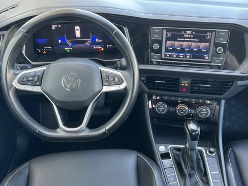 Used 2023 Volkswagen Jetta SE FWD image 14