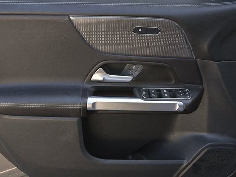 Used 2022 Mercedes-Benz GLB 250 GLB 250 image 14