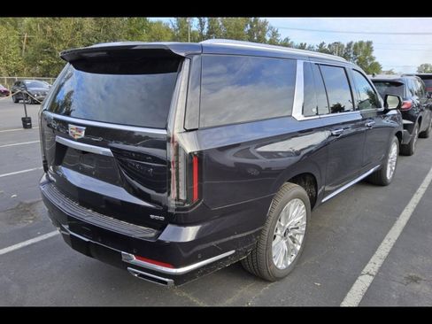 Used 2025 Cadillac Escalade ESV Premium Luxury w/ Touring Package image 9