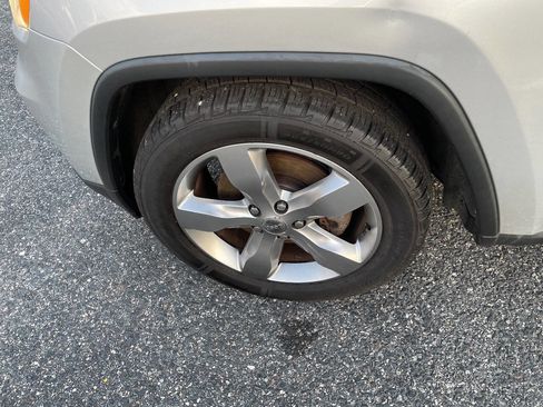 Used 2013 Jeep Grand Cherokee Limited w/ Advance Technology Group image 39