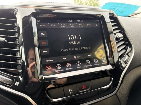 Used 2019 Jeep Cherokee Limited AWD/4WD image 30