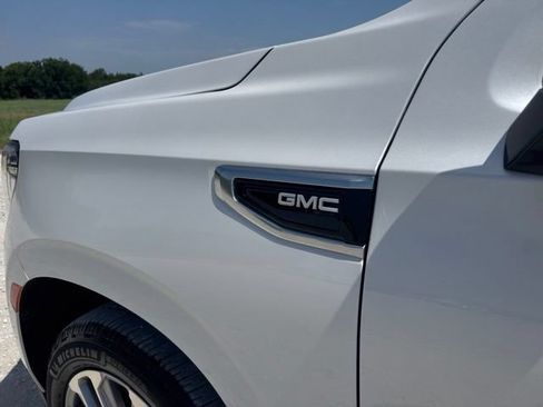 Used 2022 GMC Yukon Denali RWD image 9