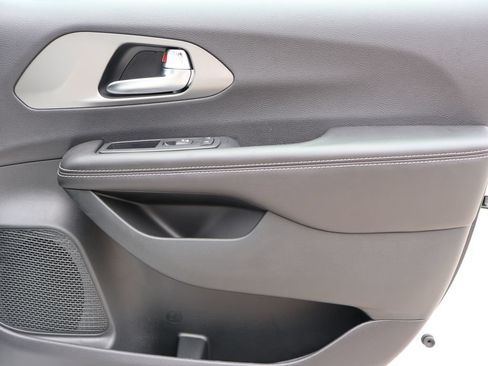 New 2027 Chrysler Pacifica LX FWD image 7