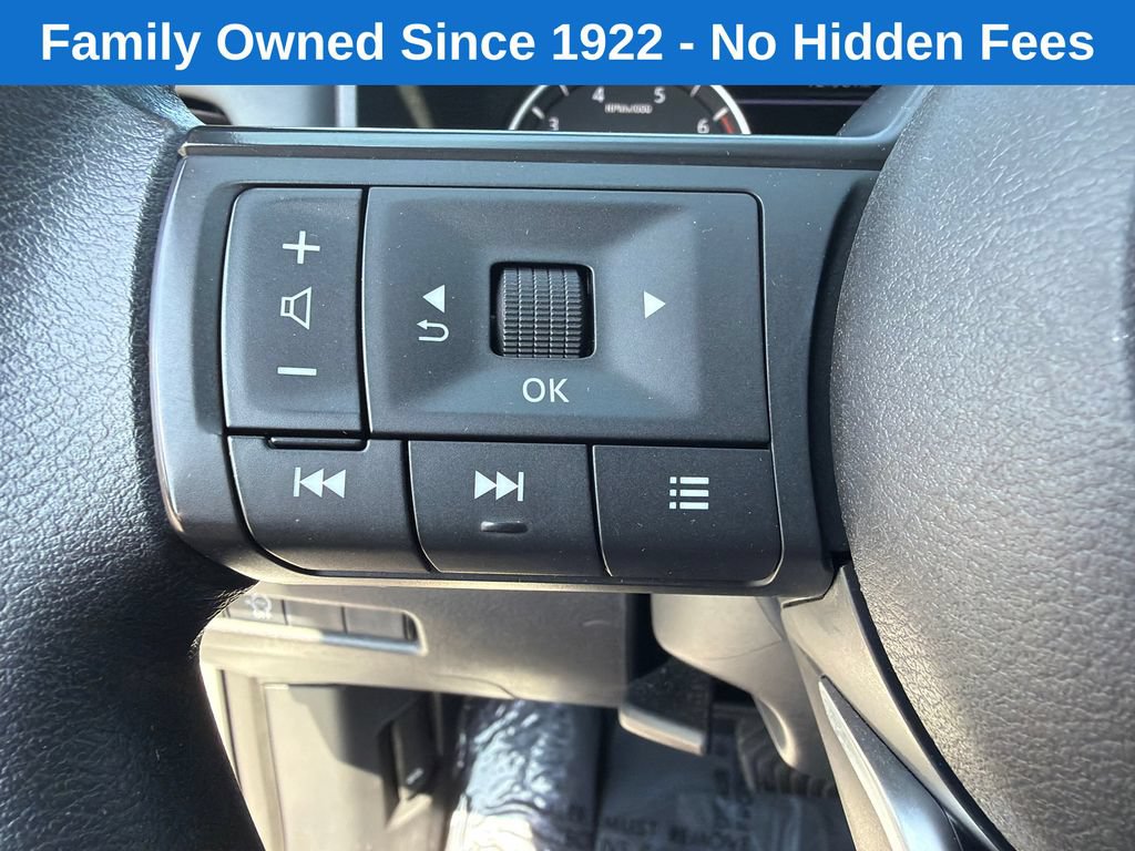 Used 2024 Nissan Rogue S AWD/4WD image 24