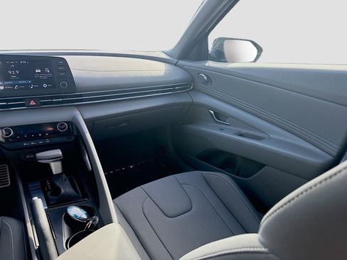 Certified 2026 Hyundai Elantra Sport FWD image 19