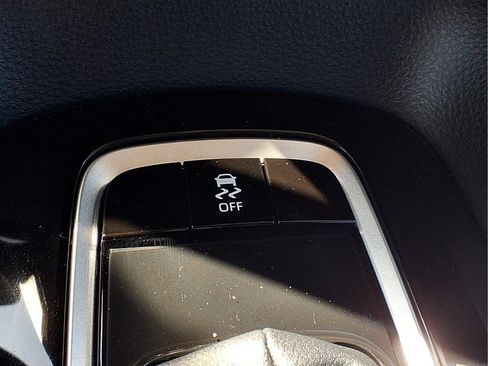Used 2026 Toyota Corolla LE FWD image 17