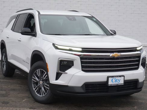 New 2026 Chevrolet Traverse LT image 3