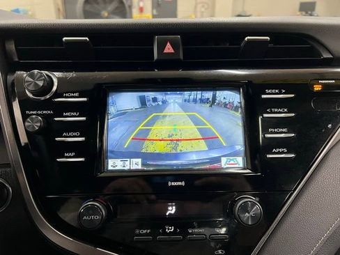 Used 2020 Toyota Camry SE image 19