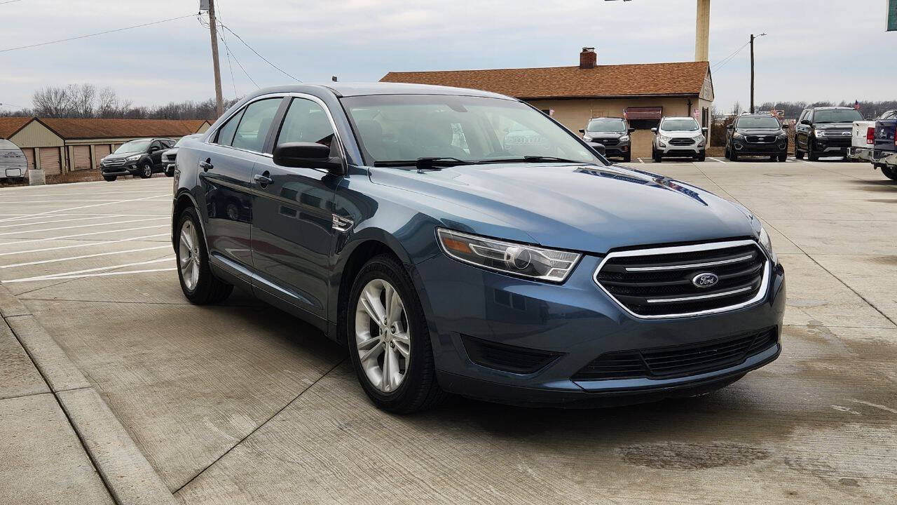 Used 2018 Ford Taurus SE FWD image 8