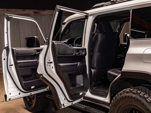 Used 2024 Toyota Land Cruiser image 29