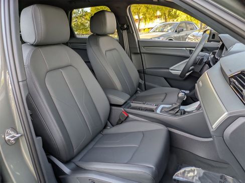 New 2025 Audi Q3 2.0T Premium image 10
