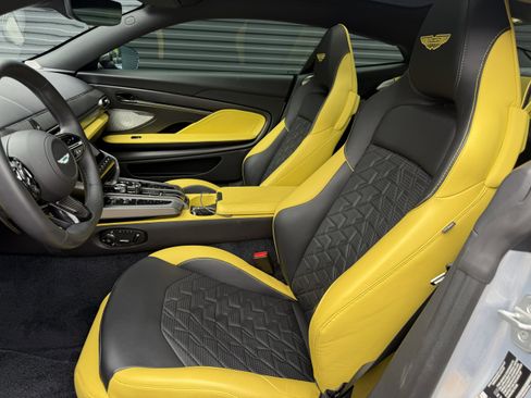 Used 2025 Aston Martin Vanquish RWD image 8