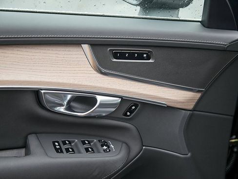 New 2025 Volvo XC90 B6 Core w/ Protection Package Premier image 11