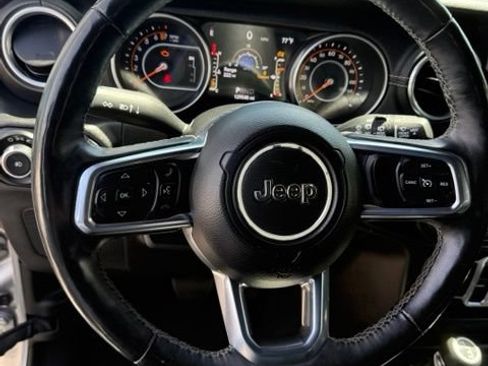Used 2018 Jeep Wrangler Unlimited Sahara AWD/4WD image 16