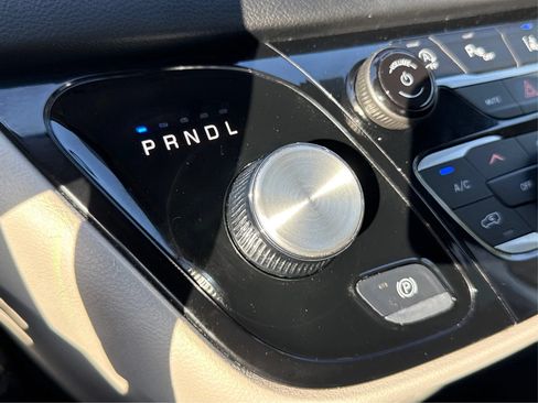 Used 2023 Chrysler Pacifica Touring-L FWD image 45