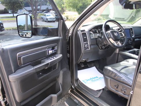 Used 2018 RAM 2500 Laramie w/ Sport Appearance Group AWD/4WD image 3