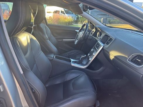 Used 2018 Volvo V60 T5 Dynamic w/ Vision Package image 26
