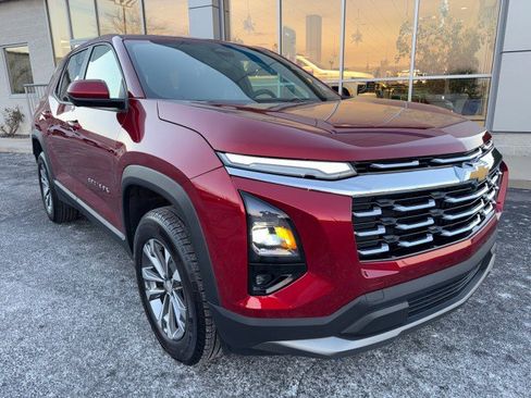 Used 2025 Chevrolet Equinox LT w/ Safety and Technology Package image 1