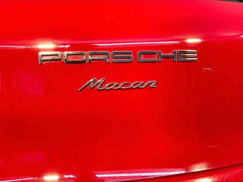 Certified 2017 Porsche Macan image 35