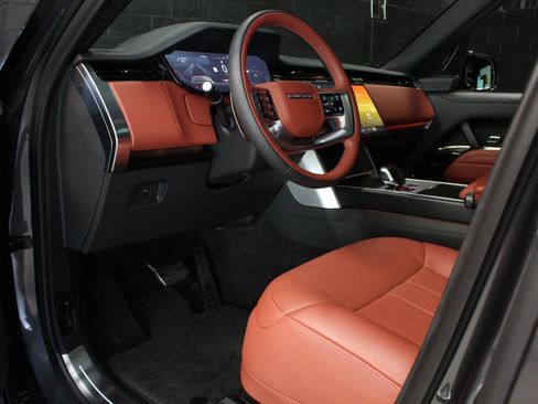 Used 2024 Land Rover Range Rover SV AWD/4WD image 31