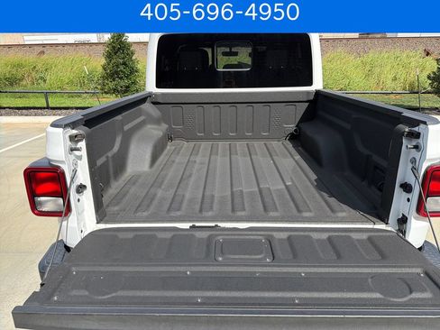 Used 2020 Jeep Gladiator Overland AWD/4WD image 30