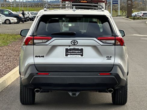 Used 2023 Toyota RAV4 XLE Premium AWD/4WD image 4