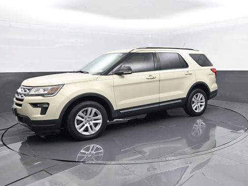 Certified 2018 Ford Explorer XLT w/ Equipment Group 202A AWD/4WD image 1