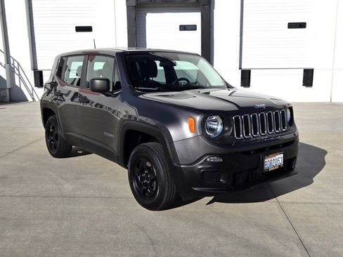 Used 2017 Jeep Renegade Sport image 3