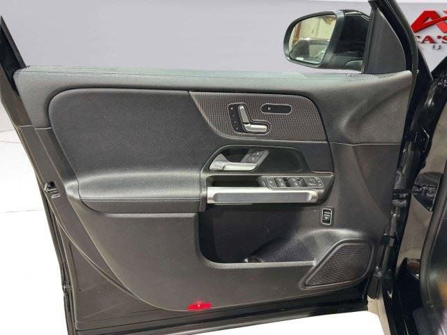 Used 2021 Mercedes-Benz GLB 250 image 28