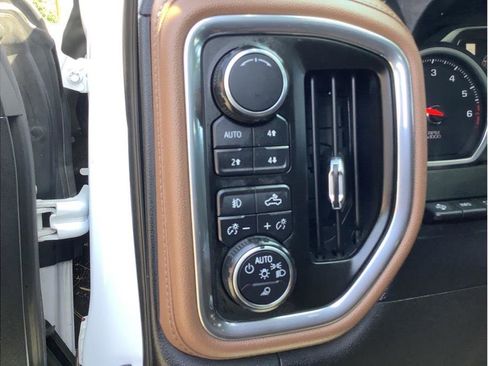 Used 2019 Chevrolet Silverado 1500 High Country w/ Technology Package AWD/4WD image 16
