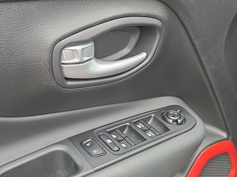Used 2023 Jeep Renegade Trailhawk AWD/4WD image 87