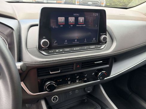 Used 2023 Nissan Rogue S FWD image 12