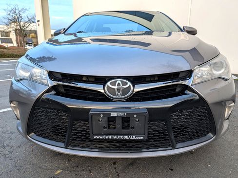 Used 2015 Toyota Camry SE image 2