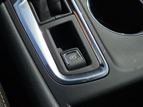 Used 2024 Chevrolet Equinox LT FWD image 25