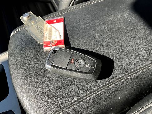 Used 2024 Ford Edge SEL image 34