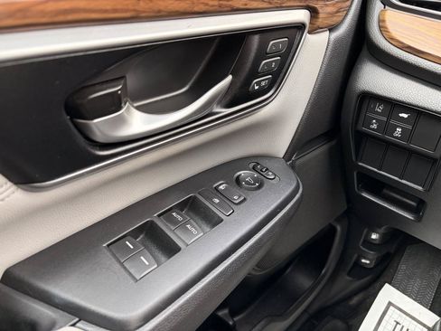 Used 2018 Honda CR-V Touring image 39