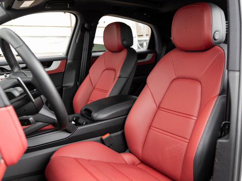 Certified 2025 Porsche Cayenne Coupe image 5