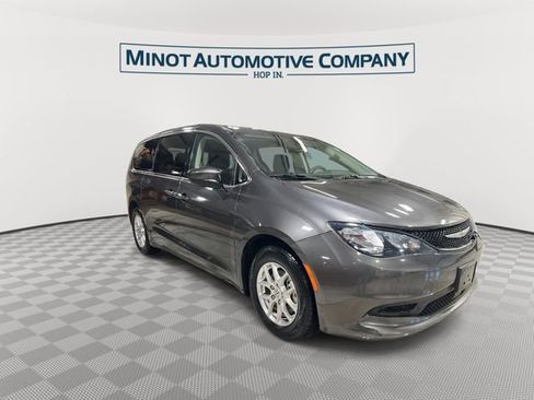Used 2023 Chrysler Voyager LX image 2