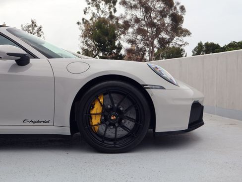 Certified 2025 Porsche 911 Targa 4 GTS AWD/4WD image 12