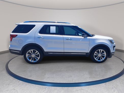 Used 2018 Ford Explorer Limited w/ Equipment Group 301A AWD/4WD image 4