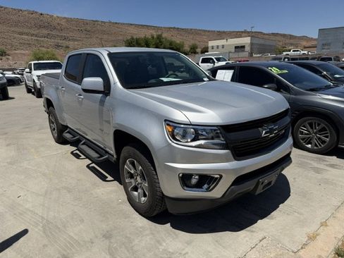 Used 2020 Chevrolet Colorado Z71 AWD/4WD image 2