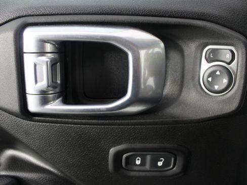 Used 2022 Jeep Gladiator Willys image 14