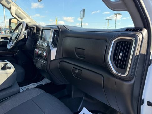 Used 2022 GMC Sierra 2500 SLE w/ SLE Value Package; image 12