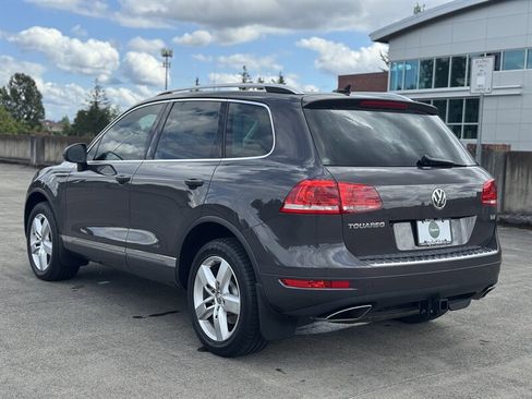 Used 2012 Volkswagen Touareg TDI image 3