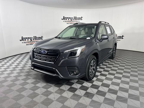 Used 2024 Subaru Forester Premium AWD/4WD image 1