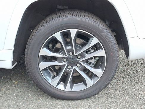 New 2025 Jeep Grand Cherokee L Overland w/ Advanced Protech Group III image 5