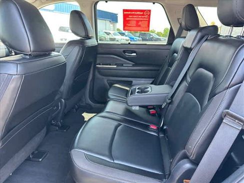 Certified 2025 Nissan Pathfinder SL FWD image 13
