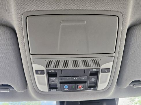 Used 2017 Acura MDX SH-AWD image 25