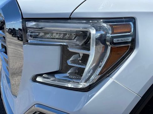 Used 2021 GMC Sierra 1500 SLT AWD/4WD image 9